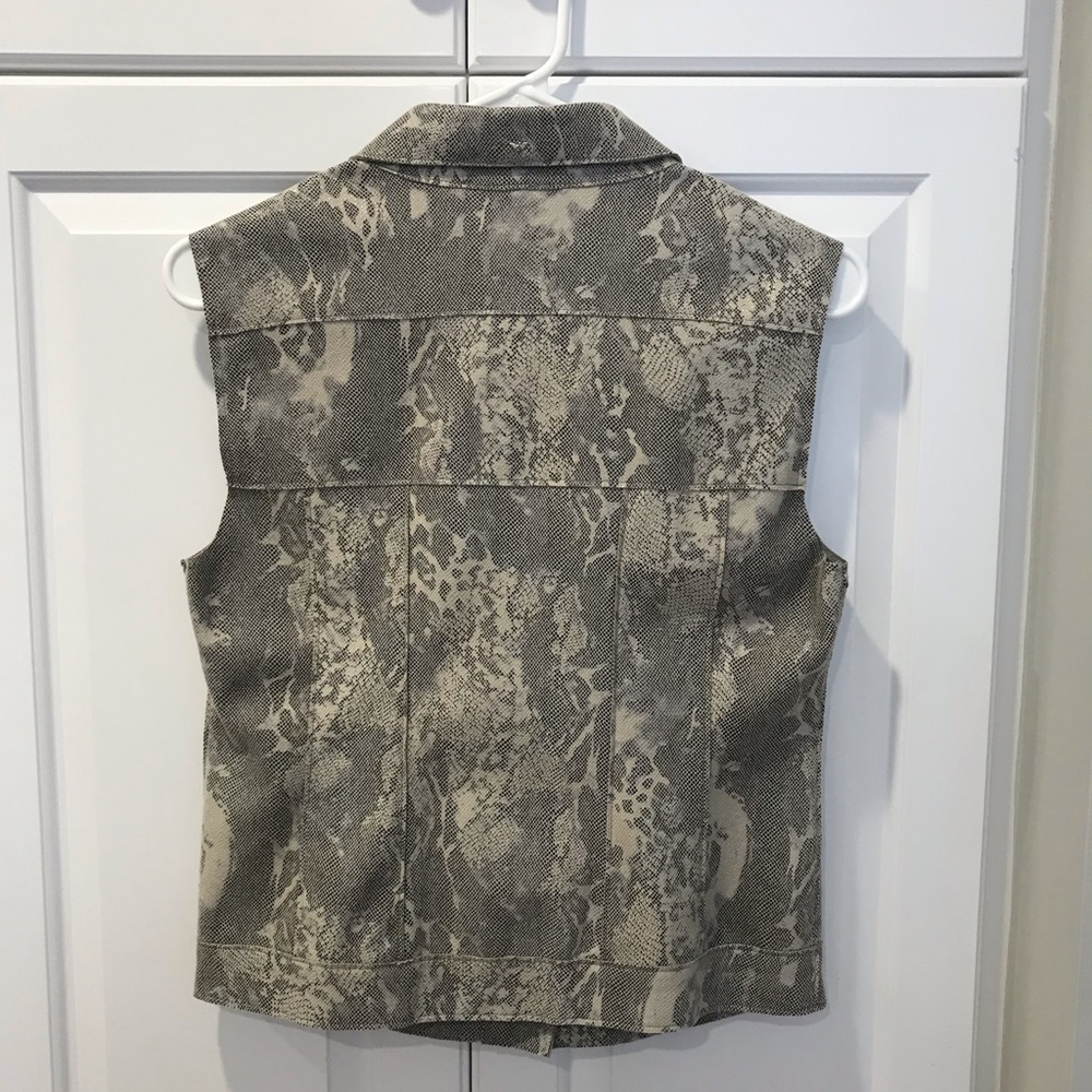 Vest - Picture 3 of 6